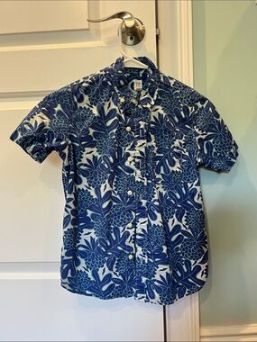 GAP Navy and White Floral Short-Sleeve Button-Down Shirt